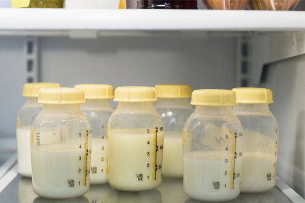 Bảo quản sữa mẹ trong tủ lạnh